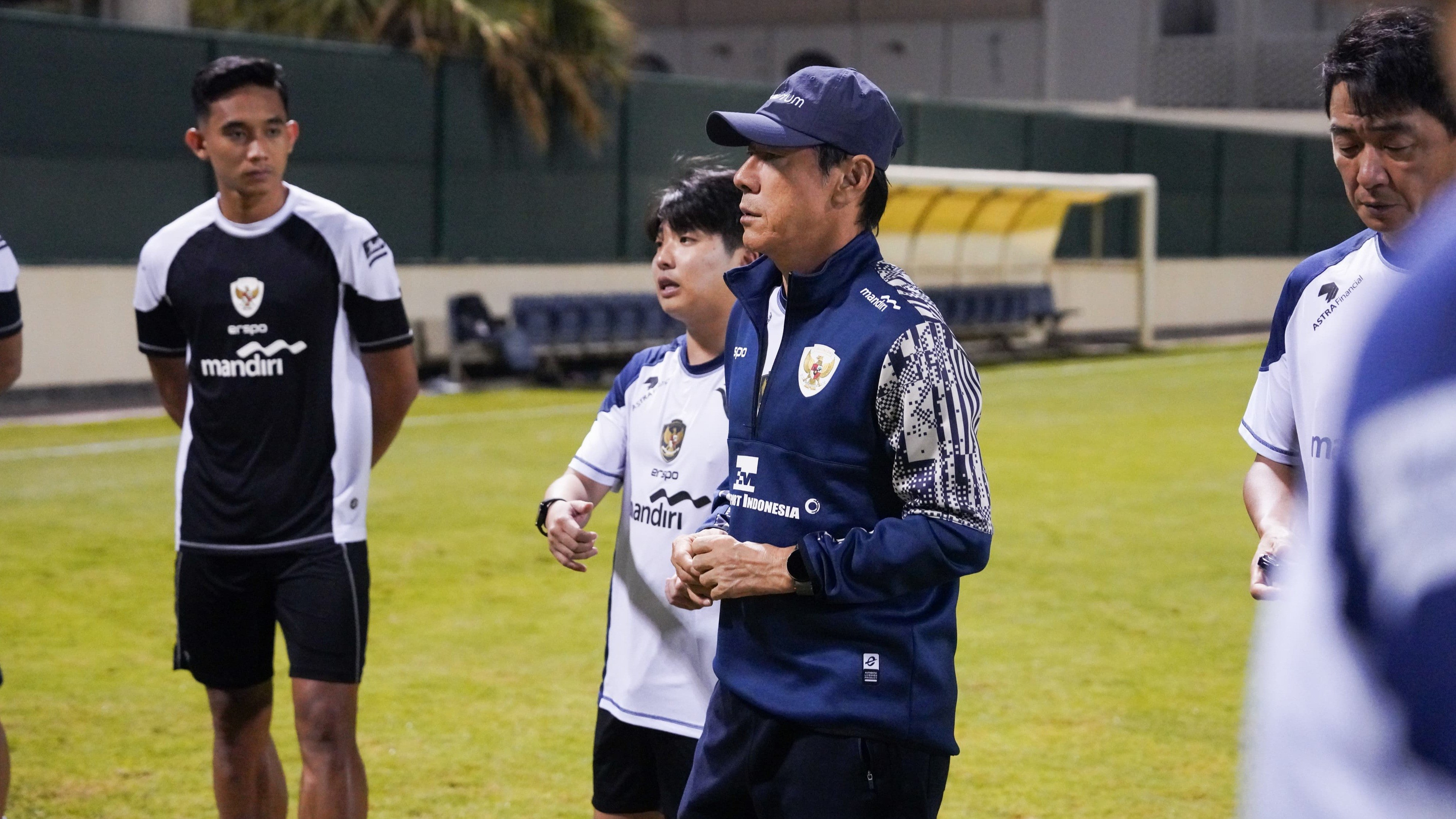 Pelatih Timnas Indonesia, Shin Tae-yong saat Pimpin Latihan Jelang Hadapi Bahrain