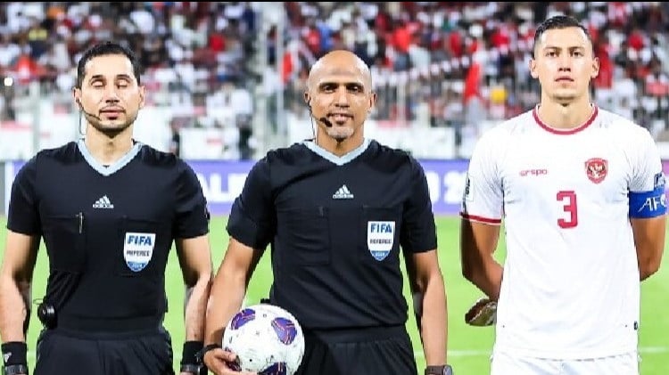 Wasit Ahmed Al-Kaf saat Pimpin Laga Timnas Indonesia