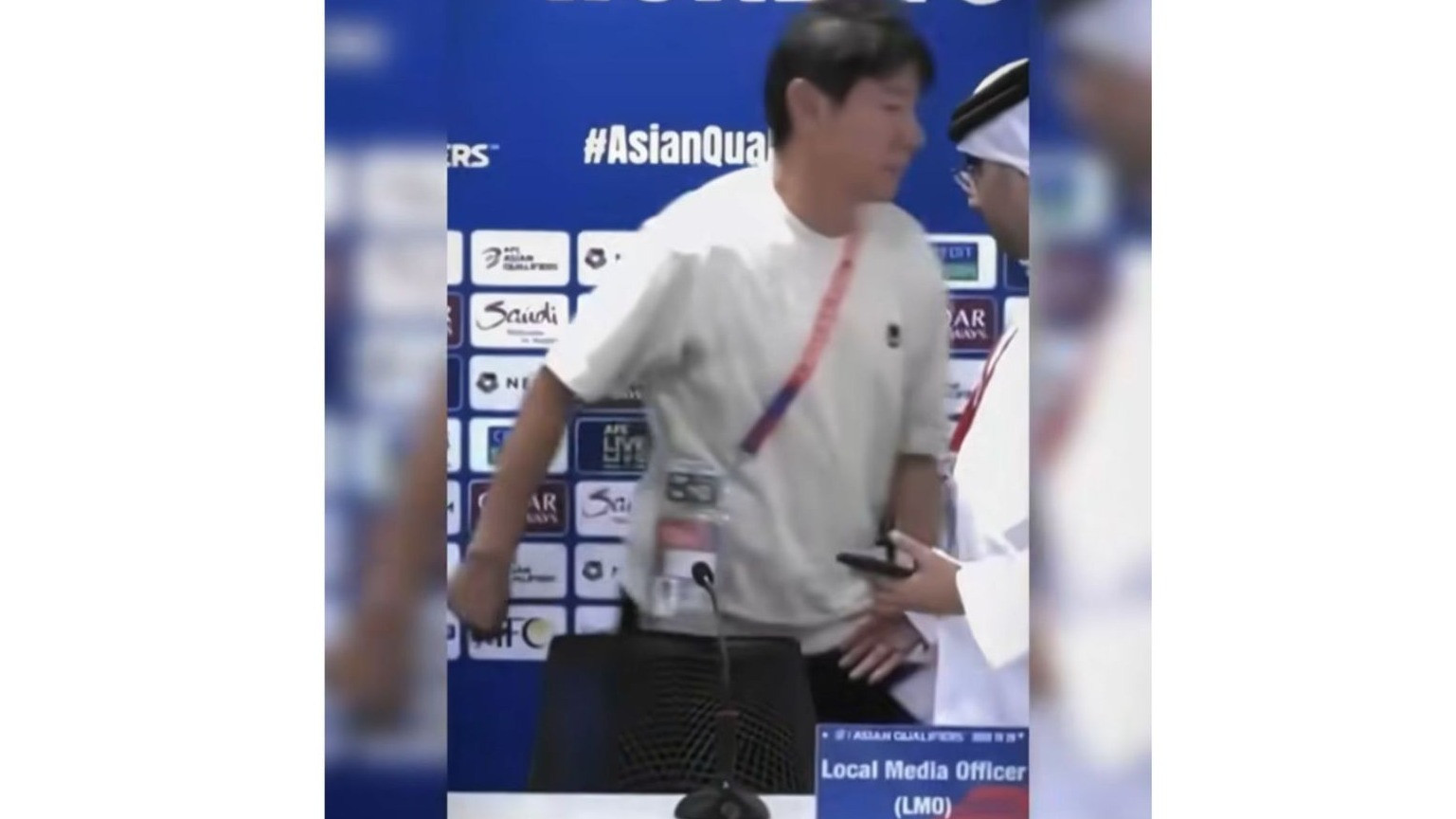 Momen Shin Tae-yong diduga tak mau salami staff Bahrain usai konferensi pers