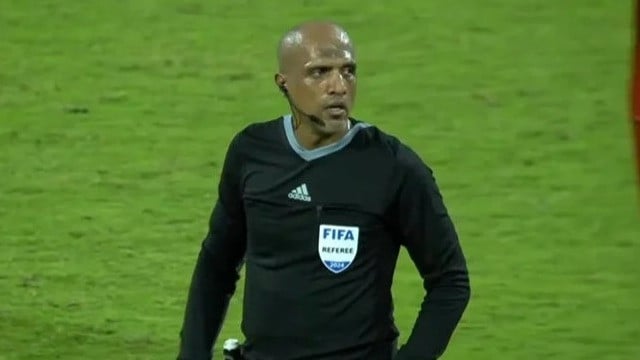 Wasit asal Oman, Ahmed Al Kaf yang memimpin laga Bahrain vs Timnas Indonesia.