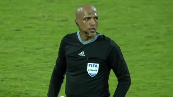 Wasit asal Oman, Ahmed Al Kaf yang memimpin laga Bahrain vs Timnas Indonesia.