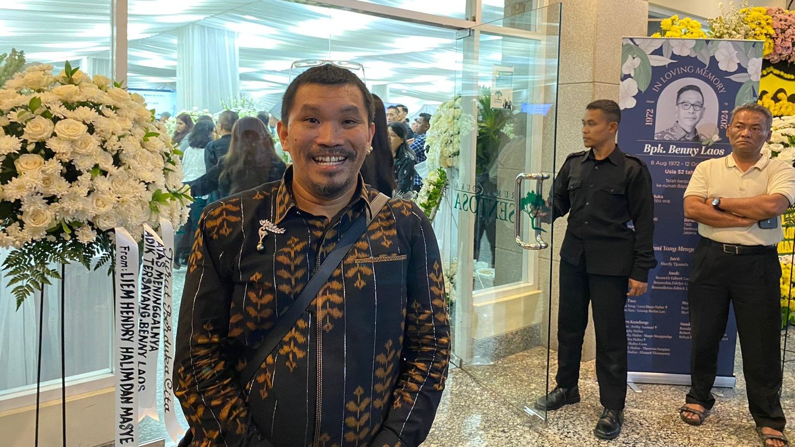 Komika Mongol Stres turut hadir di Rumah Duka dan Krematorium Sentosa, RSPAD Gatot Subroto, Jakarta Pusat, Minggu (13/10/2024).