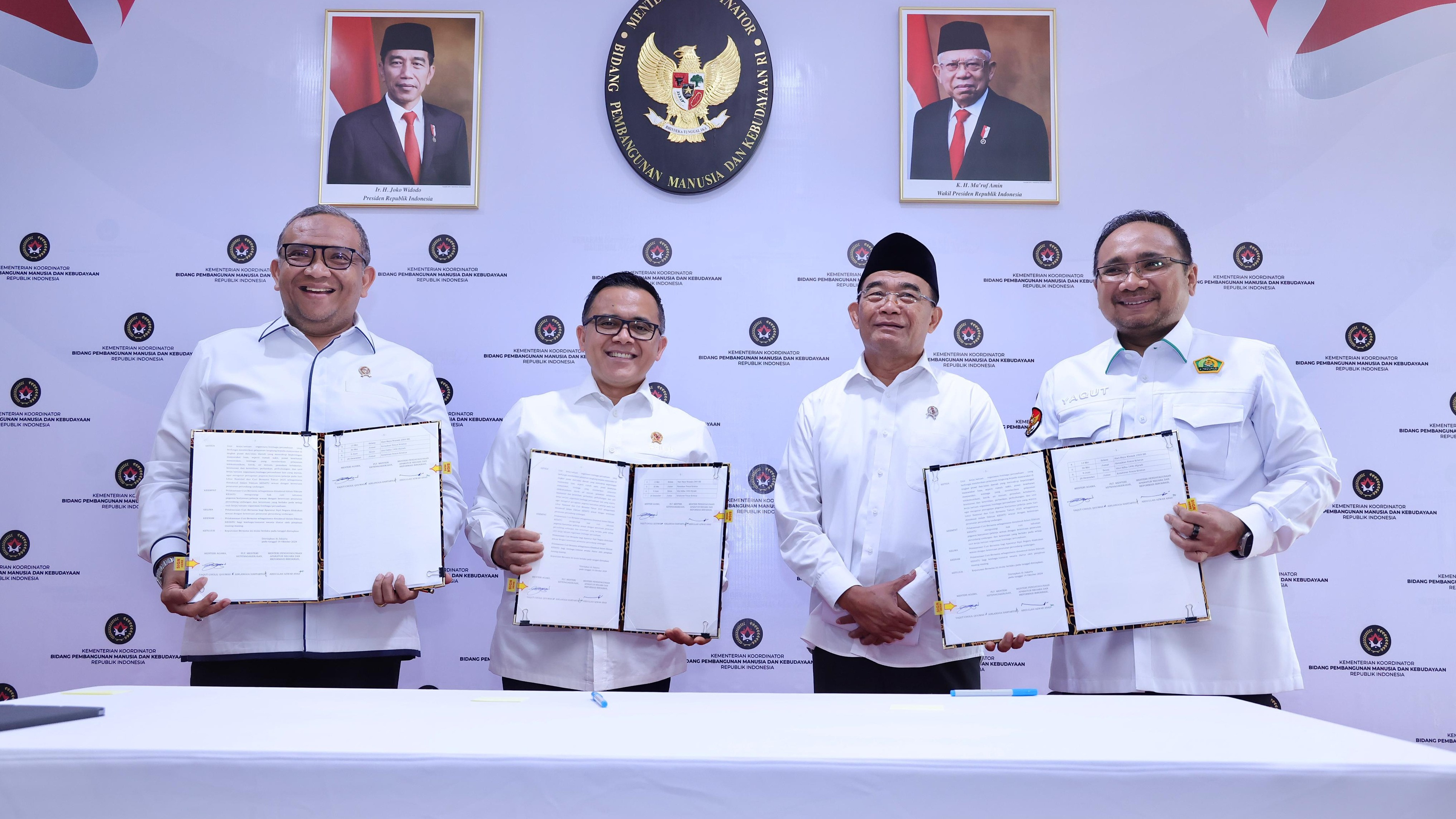 Penetapan SKB 3 Menteri tentang Hari Libur dan Cuti Bersama Tahun 2025 yang diteken di Jakarta, Senin (14/10/2024).