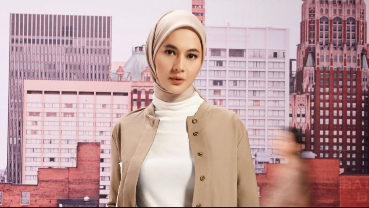 Istri Baim Wong, Paula Verhoeven menggunakan hijab tanda telah hijrah