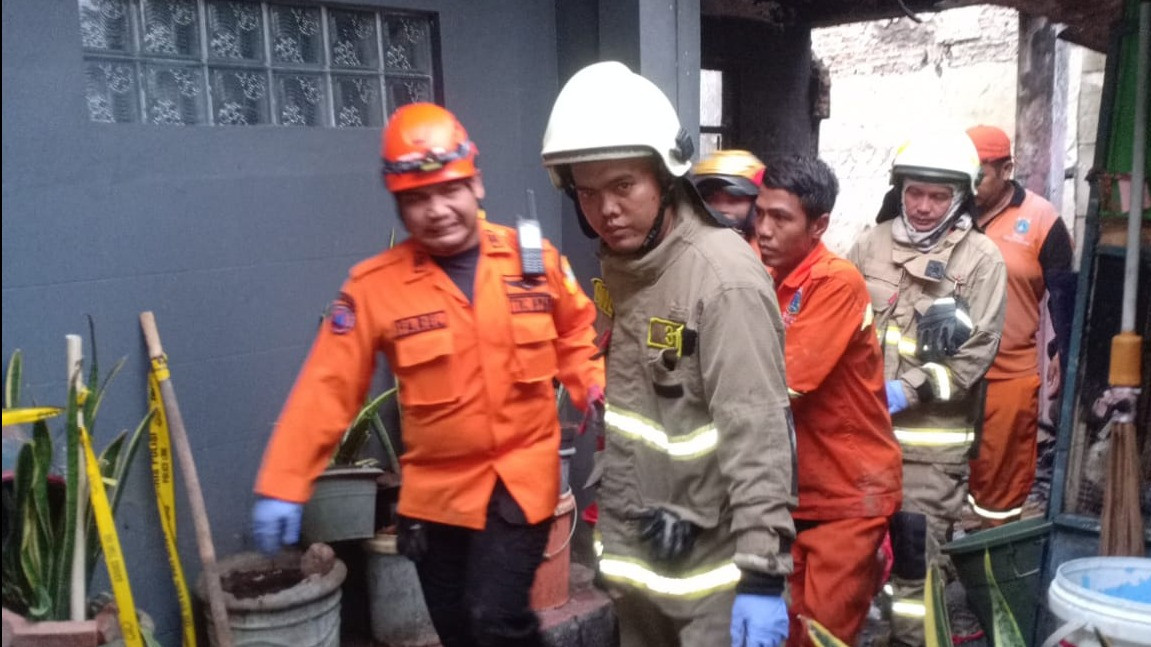 Kebakaran yang terjadi di wilayang Kampung Pemulung, Jalan Jatayu 1, Kebayoran Lama, Jakarta Selatan, Kamis (5/10/2023).