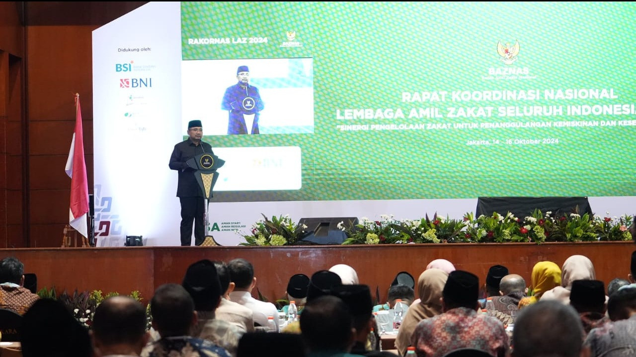 Menag Yaqut Cholil Qoumas bicara tentang Baznas dalam acara Rakornas LAZ 2024 di Jakarta