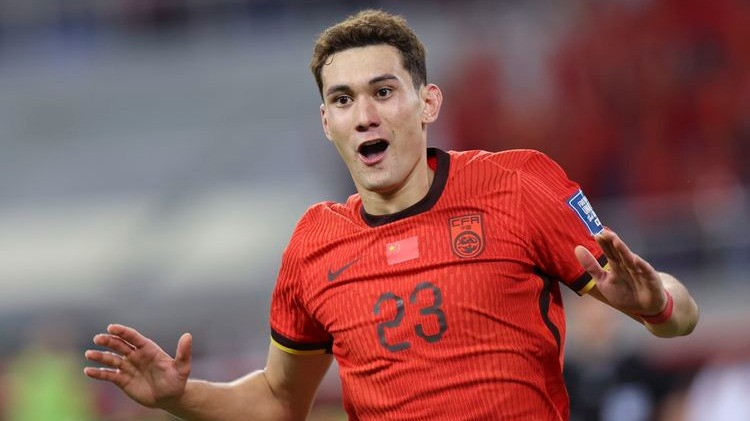 Pemain China asal etnis Muslim Uighur,  Behram Abduweli mencetak gol ke gawang Timnas Indonesia