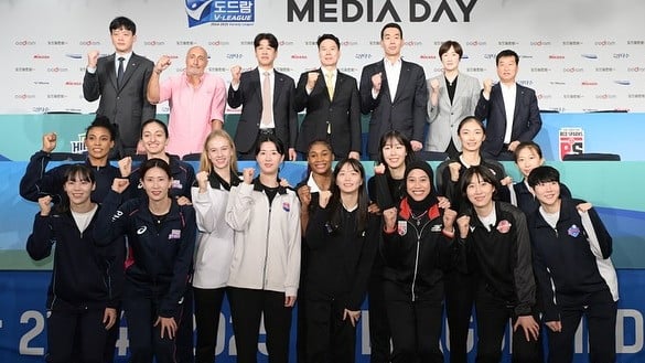 Pelatih dan pemain Liga Voli Korea Selatan di Media Day V-League 2024/25