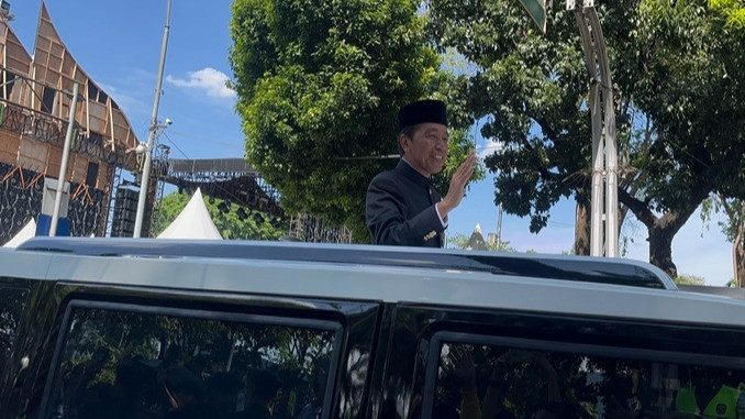 Presiden ke-7 Indonesia, Joko Widodo meninggalkan Istana Merdeka usai pelaksanaan pisah sambut Presiden-Wakil Presiden Terpilih RI 2024-2029 di Istana Merdeka, pada Minggu (20/10/2024).