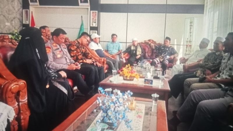 Gelaran pertemuan menindaklanjuti dugaan 7 WNA menyebarkan penyimpangan paham agama Islam di Kantor Kemenag Pasaman Barat