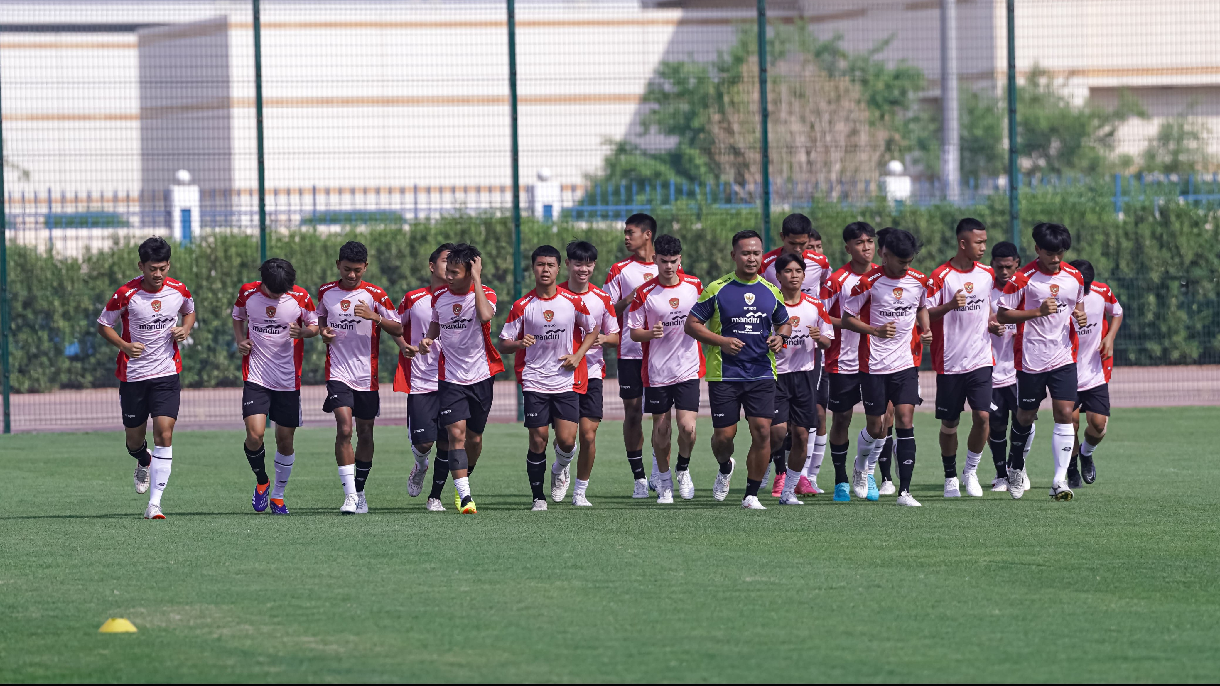 Momen Timnas Indonesia U-17 Latihan Bersandingan denganKuwait U-17