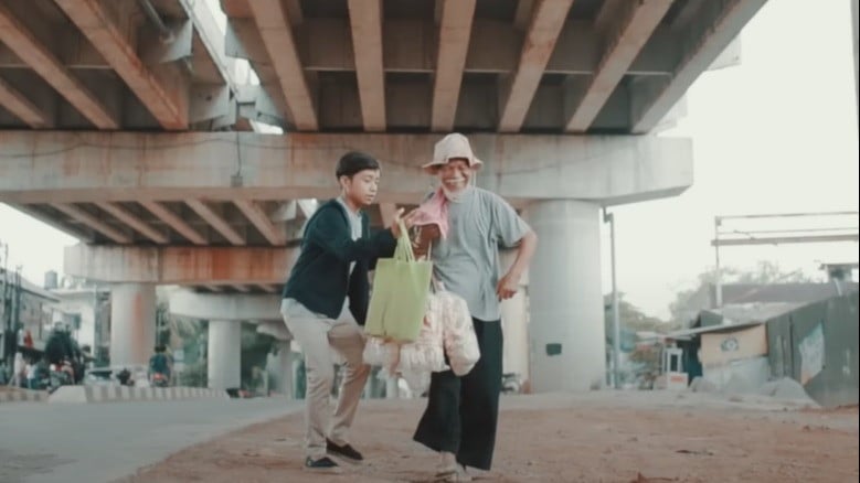 Betrand Peto dalam MV lagu  Kita Semua Sama 