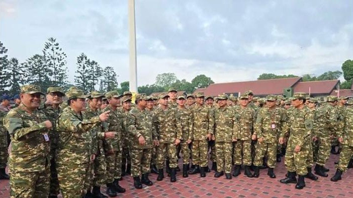 Presiden Prabowo Subianto menggembleng para menteri latihan baris-berbaris hingga makan seperti prajurit di Akademi Militer (Akmil) Magelang, Jawa Tengah.