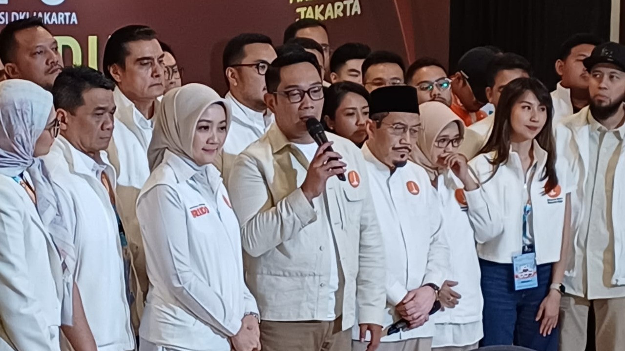 Calon Gubernur Jakarta, Ridwan Kamil (tengah).