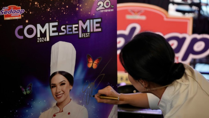 Chef Devina Hermawan Brand Ambassador Mie Sedaap Meramaikan Acara Come See Mie edisi Meet The Stars of The Ultimate Journey.