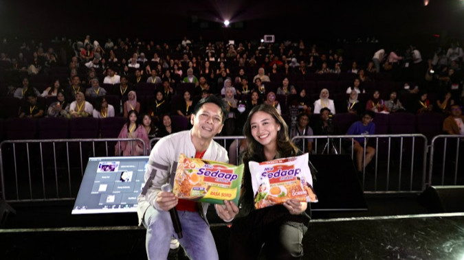 Ariel Noah Brand Ambassador Mie Sedaap bersama Katria Arintya Anindyantari, Head of Marketing Food WINGS Group Indonesia.