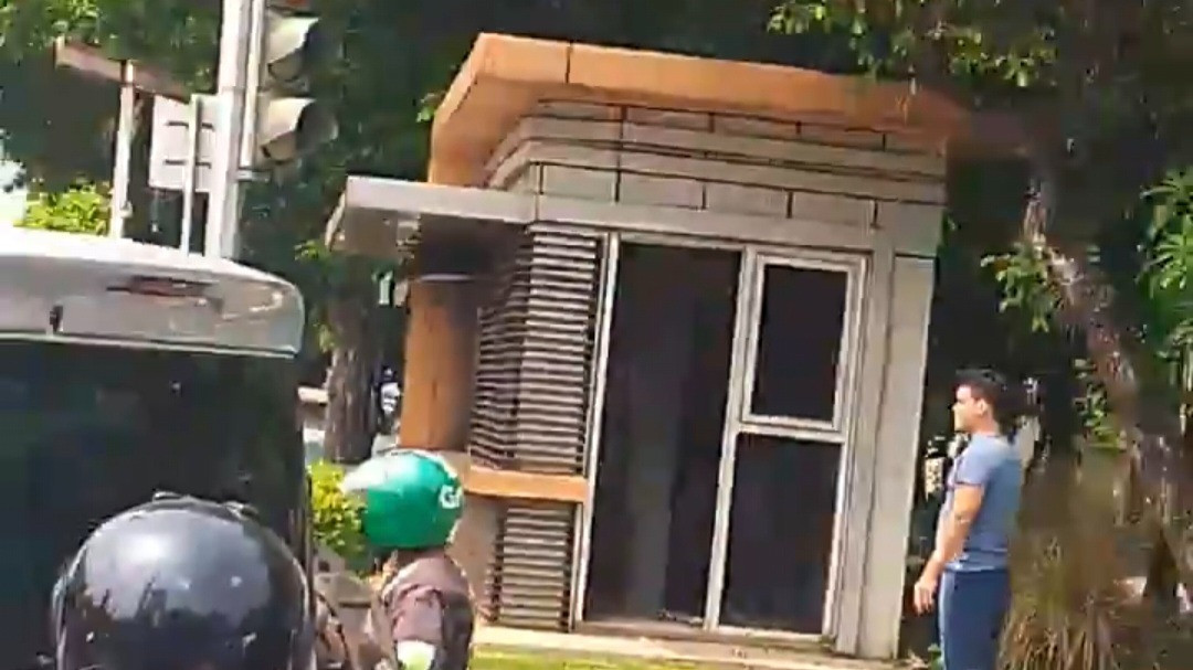 Viral bocah perempuan disandera seorang pria di Pos Polisi Pejaten Village, Jakarta Selatan