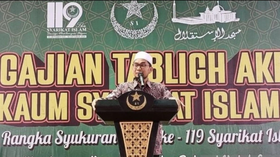 Ustaz Adi Hidayat (UAH) beri sambutan saat memberikan donasi untuk Palestina dan LAZNAS Syarikat Islam