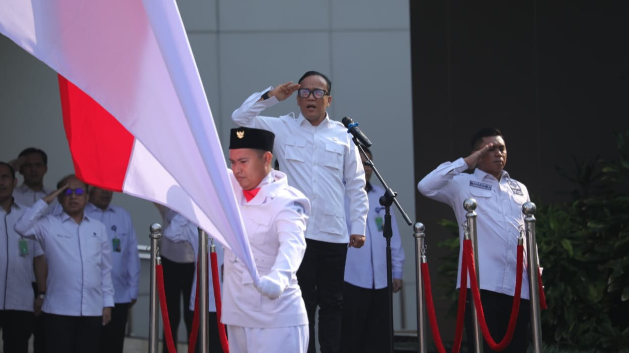 Wamenaker Immanuel Ebenezer Gerungan (Noel) saat Upacara Hari Sumpah Pemuda 2024 di BBPVP Bandung, Jawa Barat, Senin (28/10/2024)