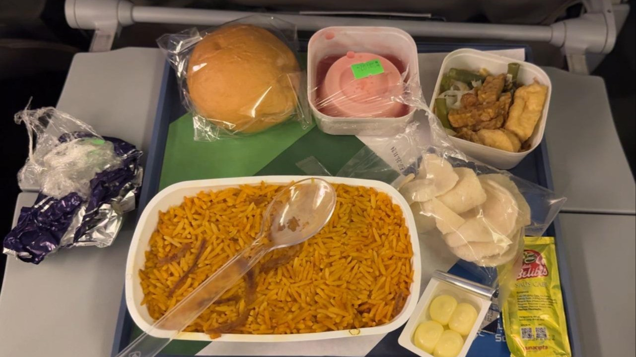 Menu makanan yang disajikan di pesawat Saudia Airlines