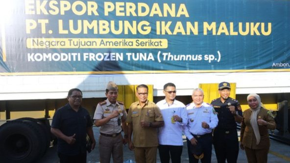 Didampingi Bea Cukai Ambon, PT Lumbung Ikan Maluku baru saja melakukan ekspor perdana komoditas Frozen Yellowfin Tuna sebanyak 16,68 ton ke Amerika Serikat.