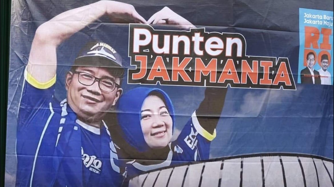 Viral foto baliho kampanye Ridwan Kamil pakai jersey Persib Bandung