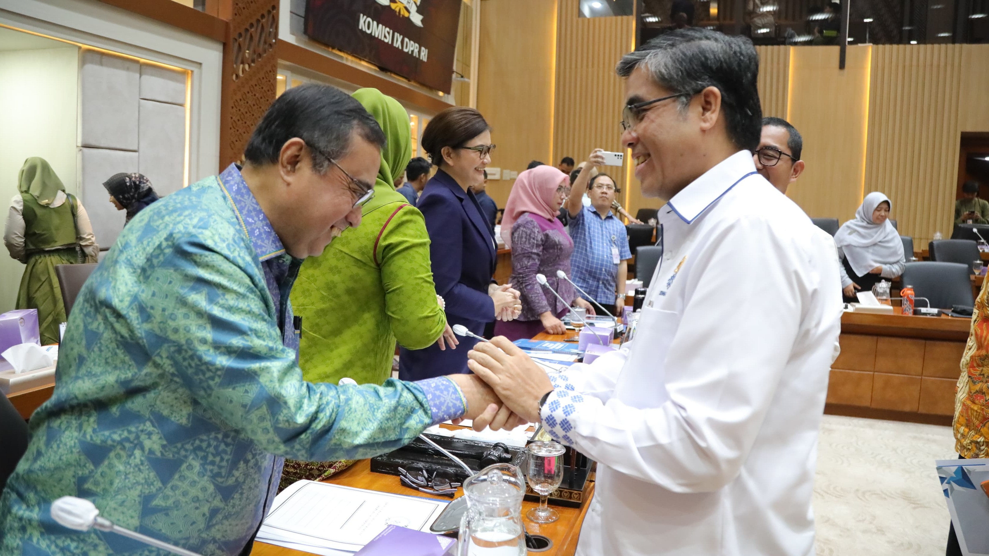 Menaker Yassierli dalam Rapat Kerja (Raker) perdana dengan Komisi IX DPR RI.