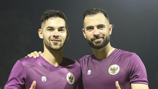 Sandy Walsh dan Jordi Amat