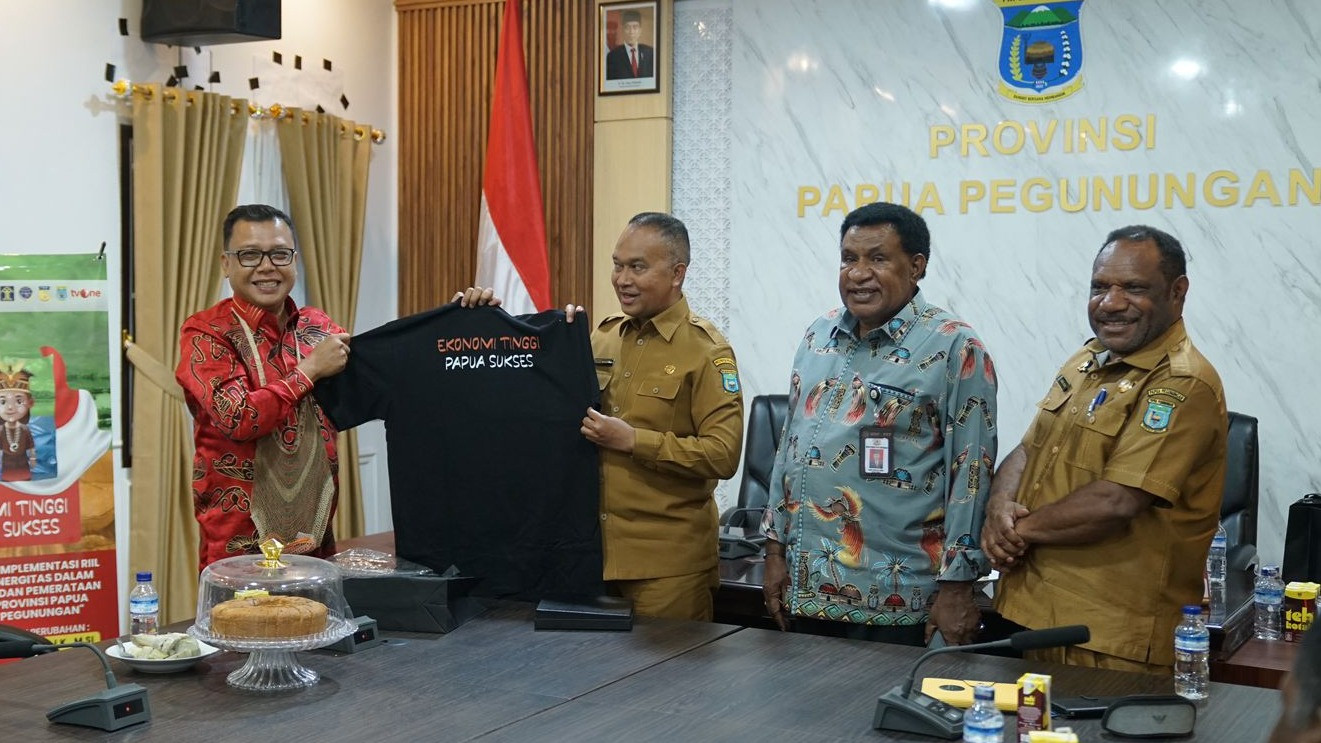 Demi Tingkatkan Kesejahteraan Masyarakat, Pj. Gubernur Papua Pegunungan Dukung Penuh Pelaksanaan Pilot Project Proyek Perubahan Sinergitas Pertumbuhan dan Pemerataan Ekonomi
            - galeri foto