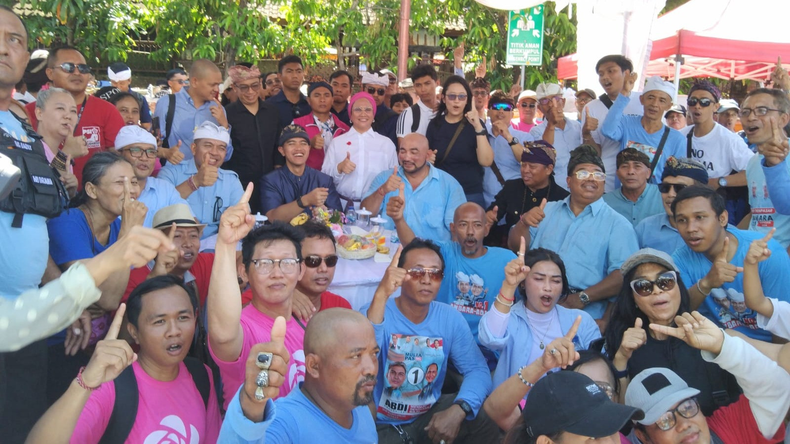 Ketua Umum Partai Solidaritas Indonesia (PSI) Kaesang Pangarep saat mengunjungi Pasar Badung, di Kota Denpasar, Bali, Minggu (3/11).