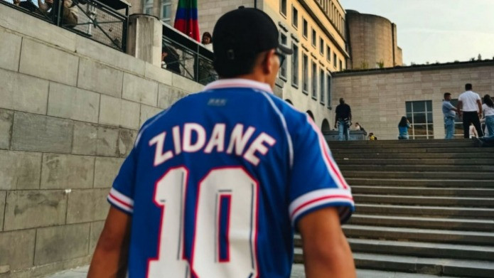 Ragnar Oratmangoen, pemain keturunan Timnas Indonesia mengenakan jersey nomor punggung Zinedine Zidane