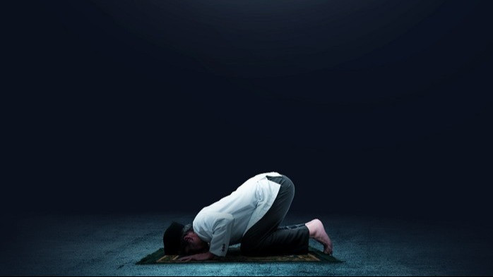 Ilustrasi sujud dalam shalat sunnah