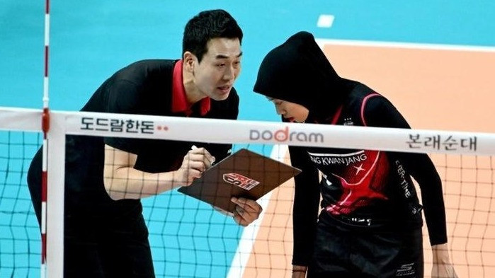 Pelatih Red Sparks, Koo He-jin dan Megawati Hangestri