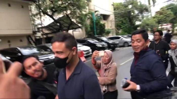 Hamish Daud Datangi Polda Metro Jaya, Kuasa Hukum Suami Raisa Bicara Jujur soal Laporan yang Mengejutkan…
            - galeri foto