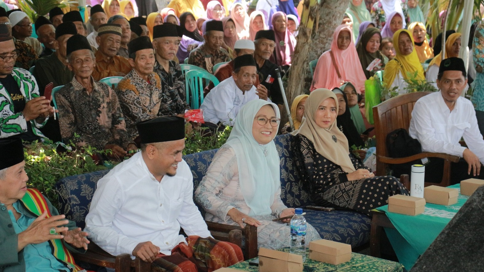 Calon Bupati Kebumen nomor urut 1 Lilis Nuryani Fuad dan Suaminya Muhammad Yahya Fuad, serta Calon Wakil Bupati nomor 2 Ristawati Purwaningsih.