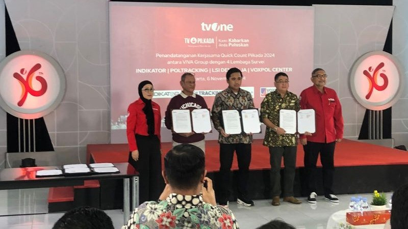 tvOne melakukan penandatanganan kerjasama quick count Pilkada 2024 dengan empat lembaga survey di Audirorium tvOne, Pulogadung, Jakarta Timur, Kamis (7/11/2024) sore WIB.