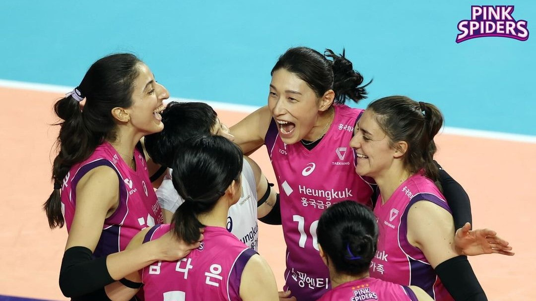 Kim Yeon-koung dan skuad Pink Spiders di Liga Voli Korea.