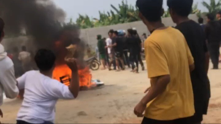 Viral di Media Sosial Mobil Dinas Polisi Jadi Sasaran Amukan Warga Kota Tangerang, Ternyata Ini Penyebabnya