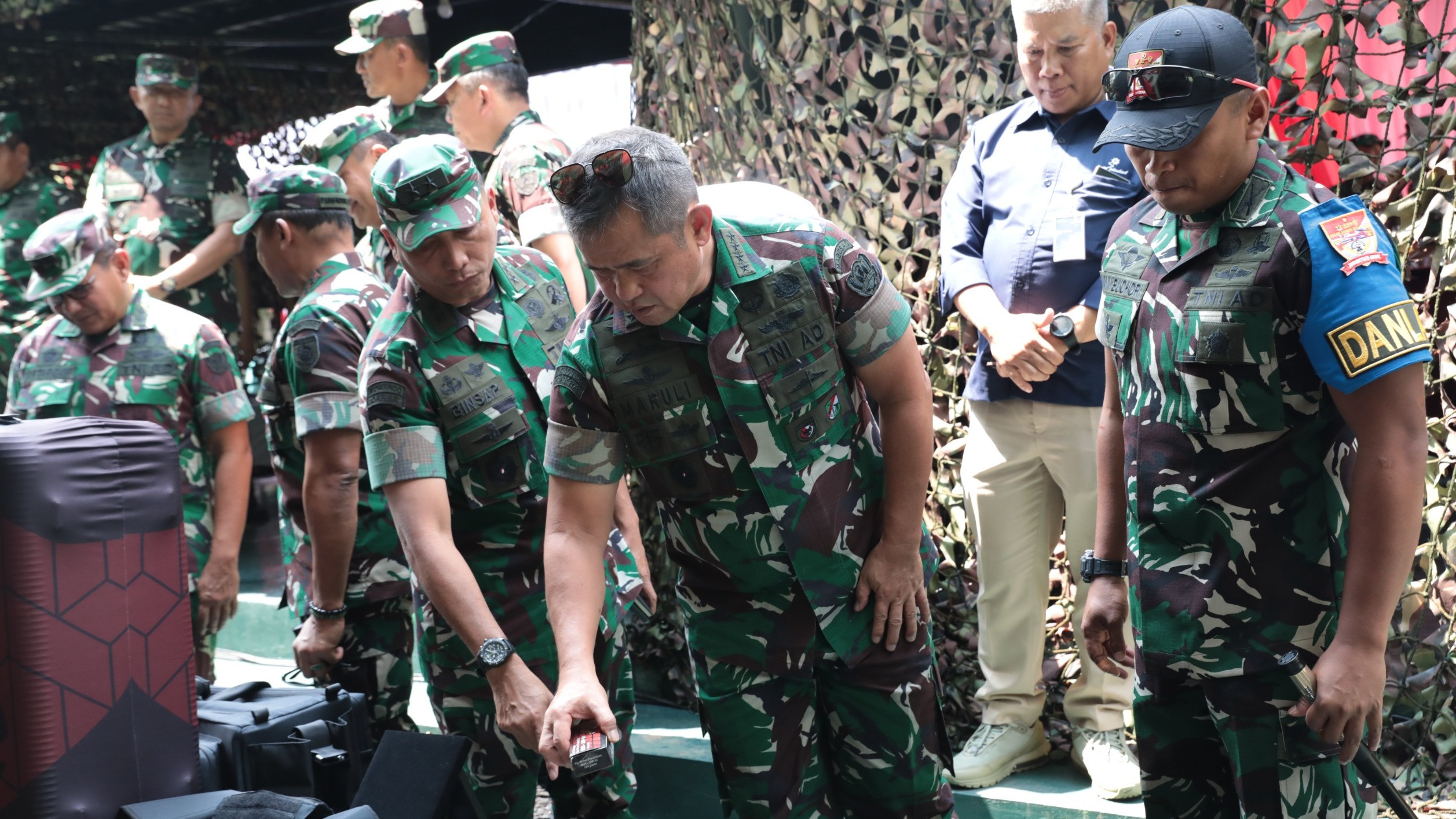 KSAD Jenderal TNI Maruli Simanjuntak saat memberikan arahan ke Tim Lomba Tembak TNI AD yang akan berlaga di AARM ke-32 di Filipina.