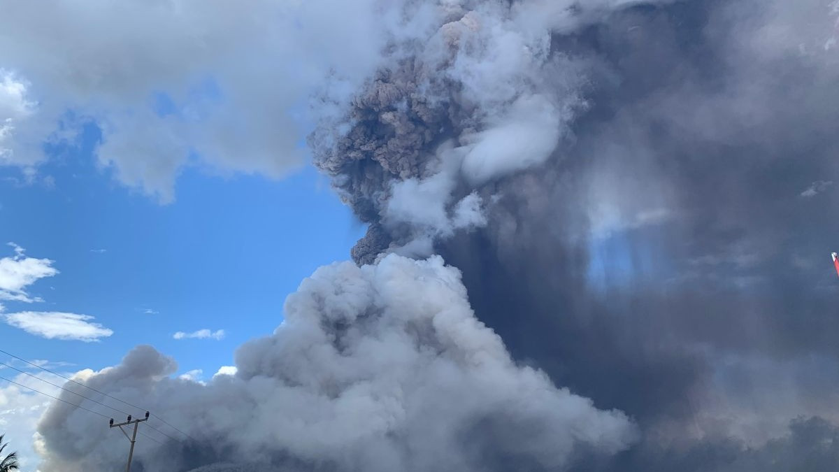 Gunung Lewotobi Laki-laki Kembali Erupsi, Maskapai Pikir-pikir Terbangkan Pesawat