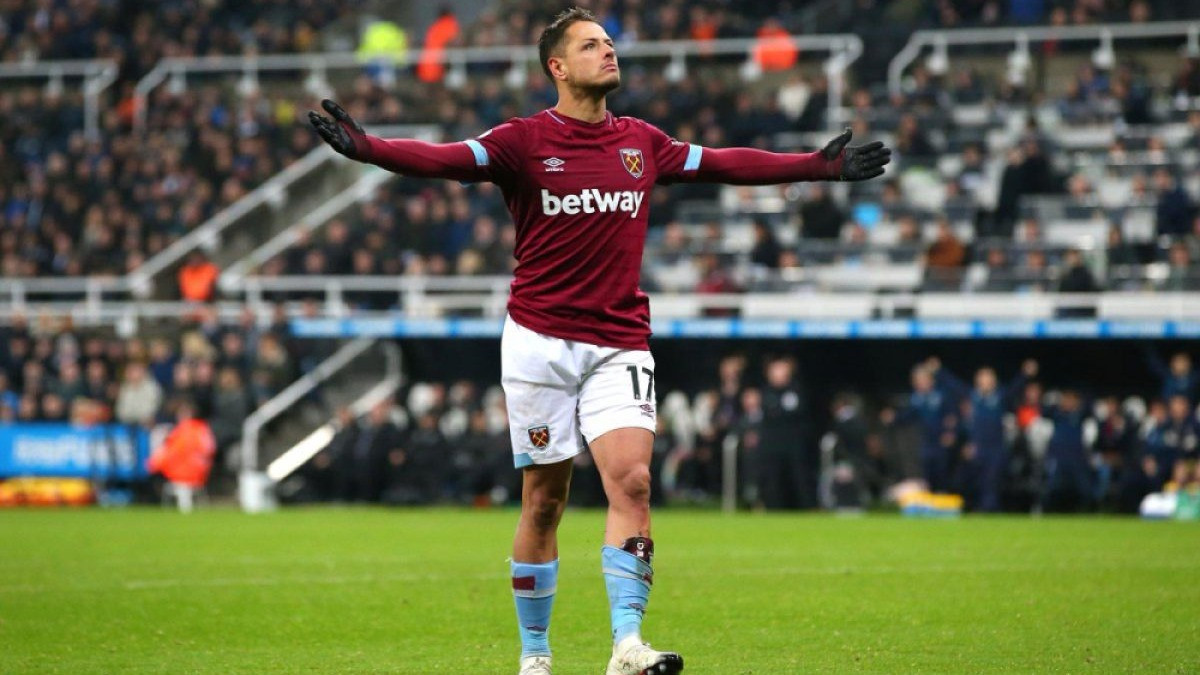 Mantan penyerang MU dan Real Madrid, Chicharito saat berseragam West Ham United