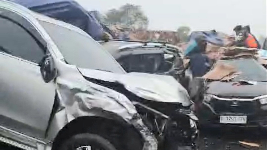 Kecelakaan beruntun di Tol Cipularang.