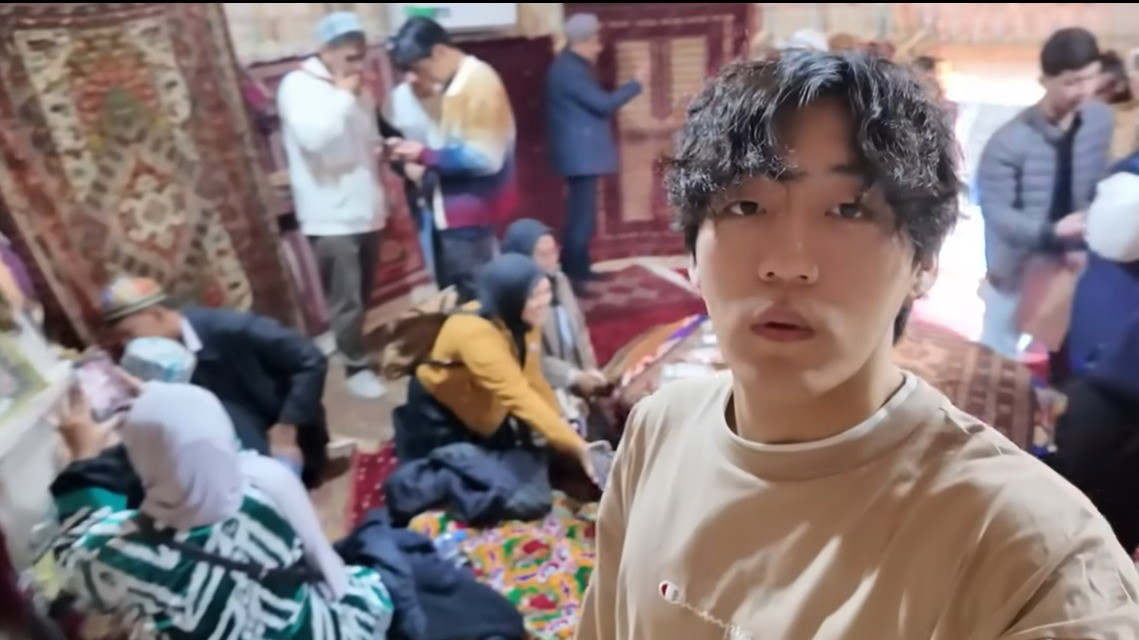 YouTuber asal Korea Selatan, Daud Kim saat berkunjung ke negara Uzbekistan