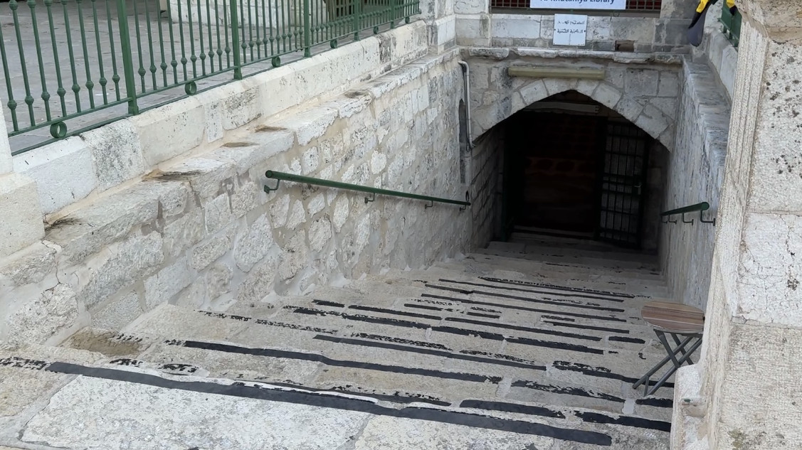 Tangga menuju bawah tanah Masjid Al-Aqsa