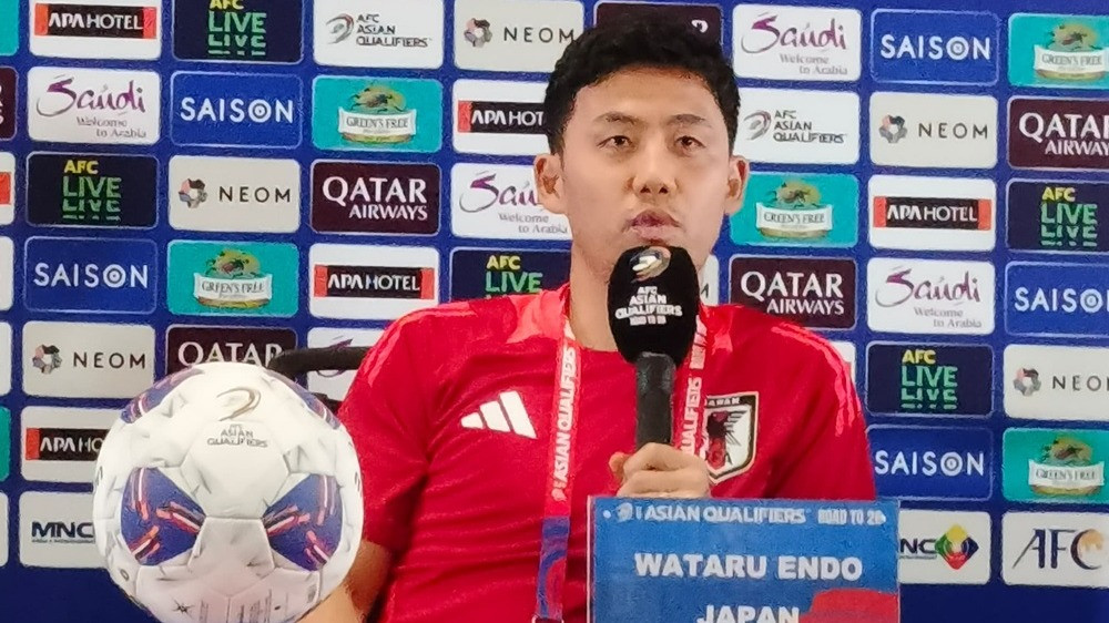 Pemain Liverpool Wataru Endo bicara dalam konferensi pers jelang hadapi Timnas Indonesia