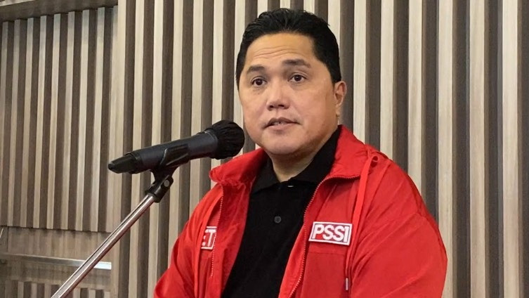 Ketua Umum PSSI Erick Thohir di Kantor Kementerian BUMN, Jakarta Pusat, Jumat (15/11/2024).