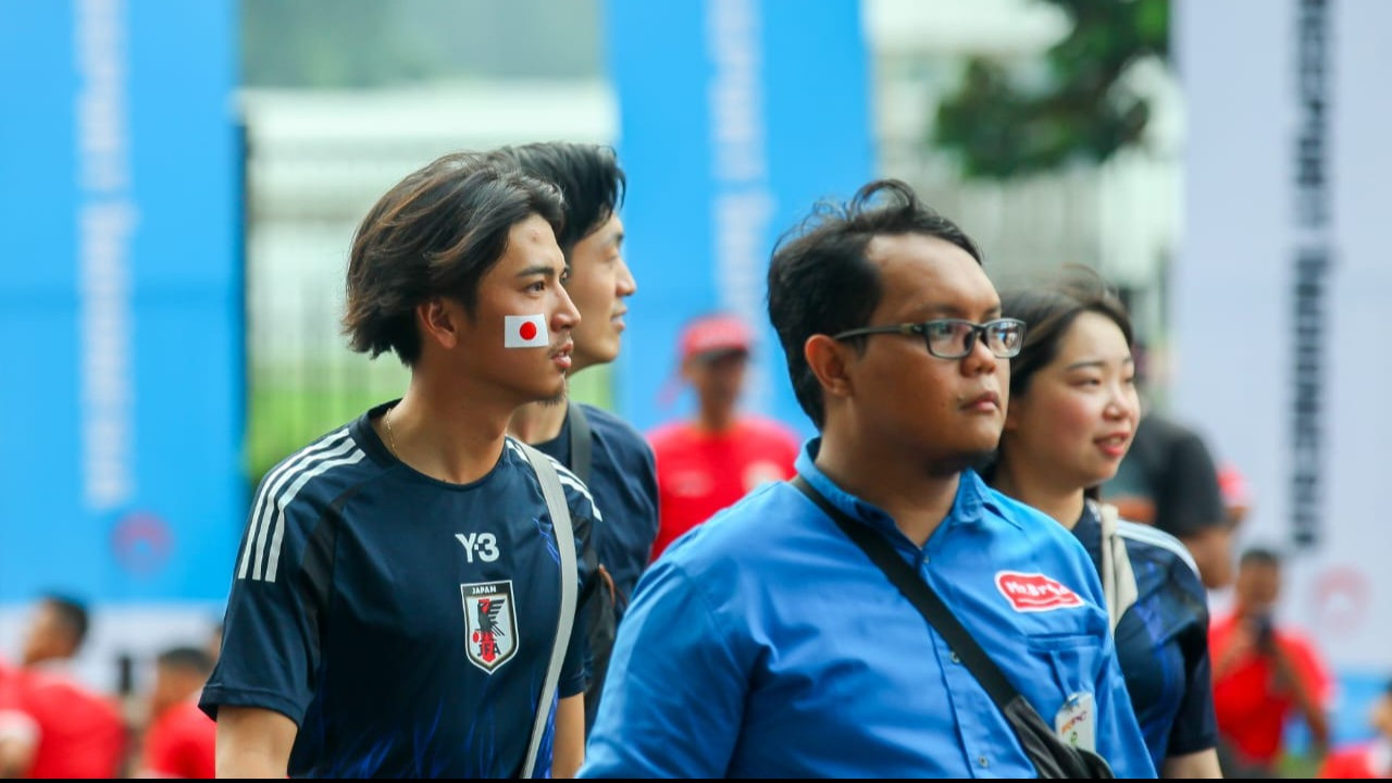 Suporter Jepang Hadir di Stadion Gelora Bung Karno Jelang Laga Menghadapi Timnas Indonesia