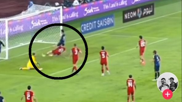 Detik-detik Justin Hubner cetak gol bunuh diri ke gawang Timnas Indonesia