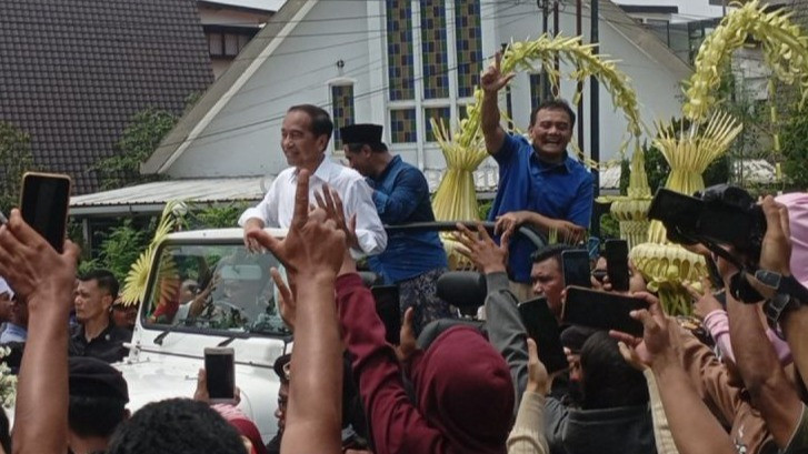 Presiden ke-7 RI Joko Widodo bersama Pasangan Calon Gubernur dan Wakil Gubernur Jawa Tengah Ahmad Luthfi-Taj Yasin