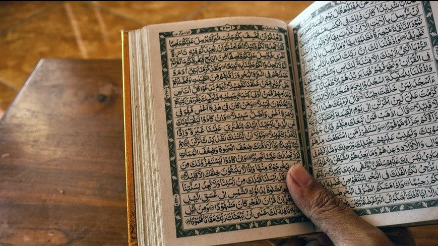 Ilustrasi mengamalkan surat dalam Al Quran sebagai doa minta kesembuhan penyakit